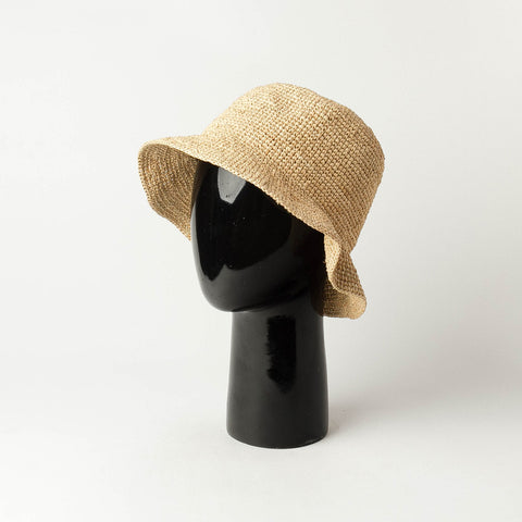 Chapeau cloche en crochet de raphia Halle