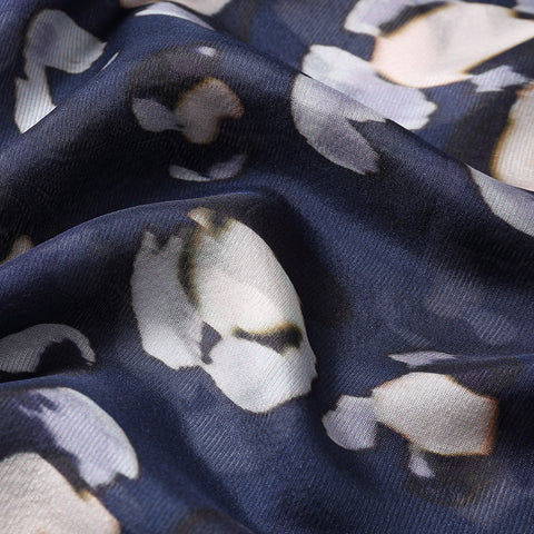 Carré de soie à motif floral Shila