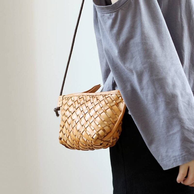 Inna Vegetable Tanned Leather Cross body Bag - immagine 3