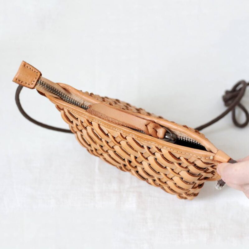 Inna Vegetable Tanned Leather Cross body Bag - immagine 8