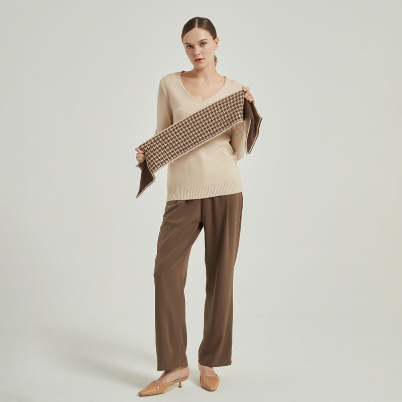 Hom Keyhole Cashmere Scarf - Image 2