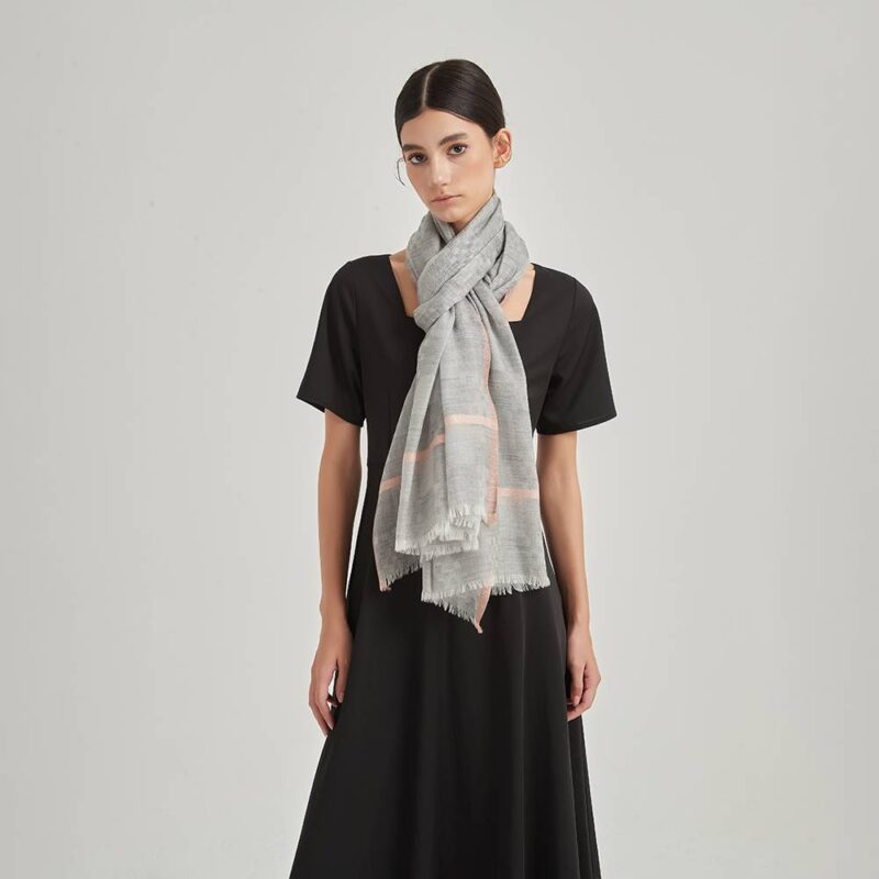 Sciarpa Helena in cashmere leggera come una piuma - immagine 4