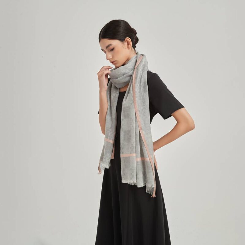 Sciarpa Helena in cashmere leggera come una piuma - immagine 3