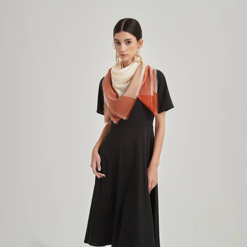 Sciarpa Helal Square in cashmere leggero come una piuma - immagine 3