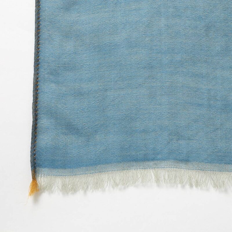 Écharpe réversible en cachemire léger Alena – Image 6