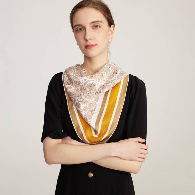Sciarpa Avni con fazzoletto in seta con stampa paisley su due lati - immagine 4