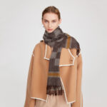 Sali Pure Cashmere Checked Tasseled Scarf (écharpe à carreaux en cachemire pur)