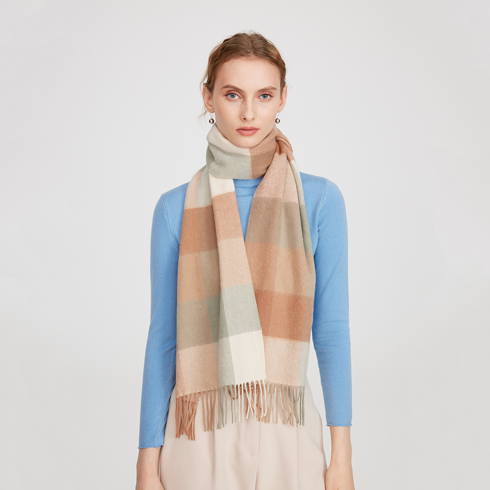 eva-192489 Eva Pure Cashmere karierter Schal mit Quasten - Laurel Green – Bild 1