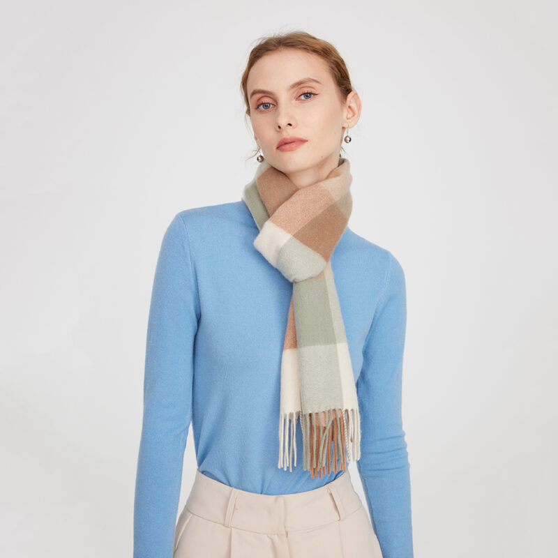 Eva Pure Cashmere karierter Schal mit Quasten - Laurel Green – Bild 3