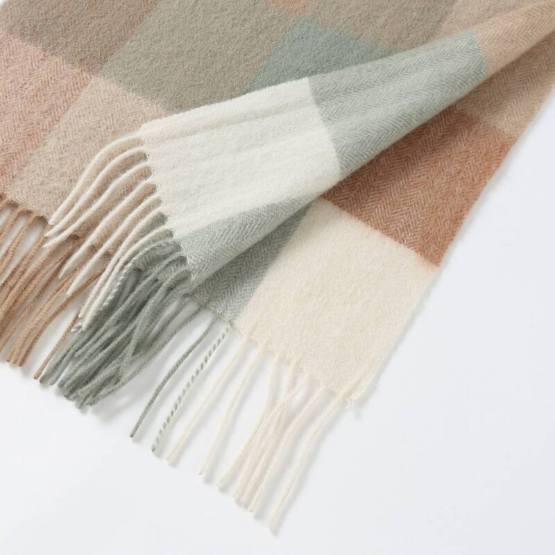 Eva Pure Cashmere karierter Schal mit Quasten - Laurel Green – Bild 7