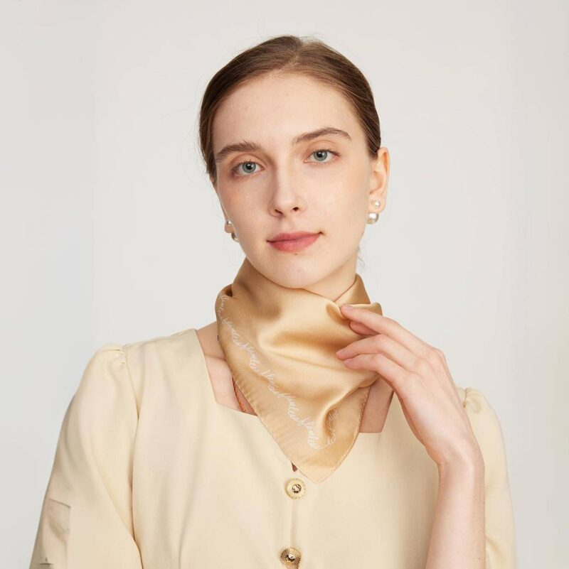 Echarpe en soie Ade Square – Image 3