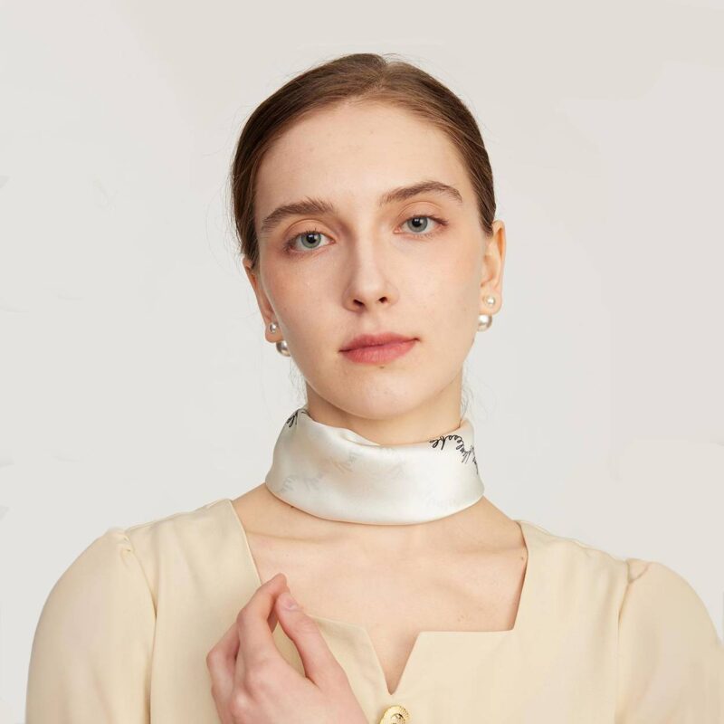 Echarpe en soie Ade Square – Image 4