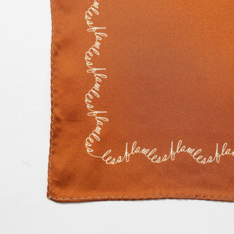 Echarpe en soie Ade Square – Image 6