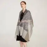 Avia Buffalo - Sciarpa di seta con frange - Wrap