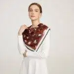 Sciarpa di seta quadrata floreale Shila