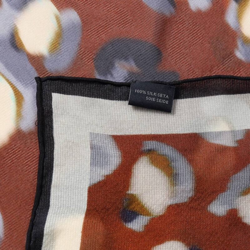 Sciarpa di seta quadrata floreale Shila - immagine 10