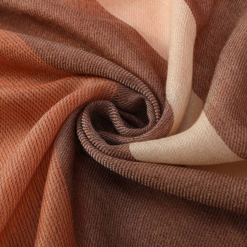 Écharpe en cachemire Adan Square Featherlight Cashmere Wrap – Image 5