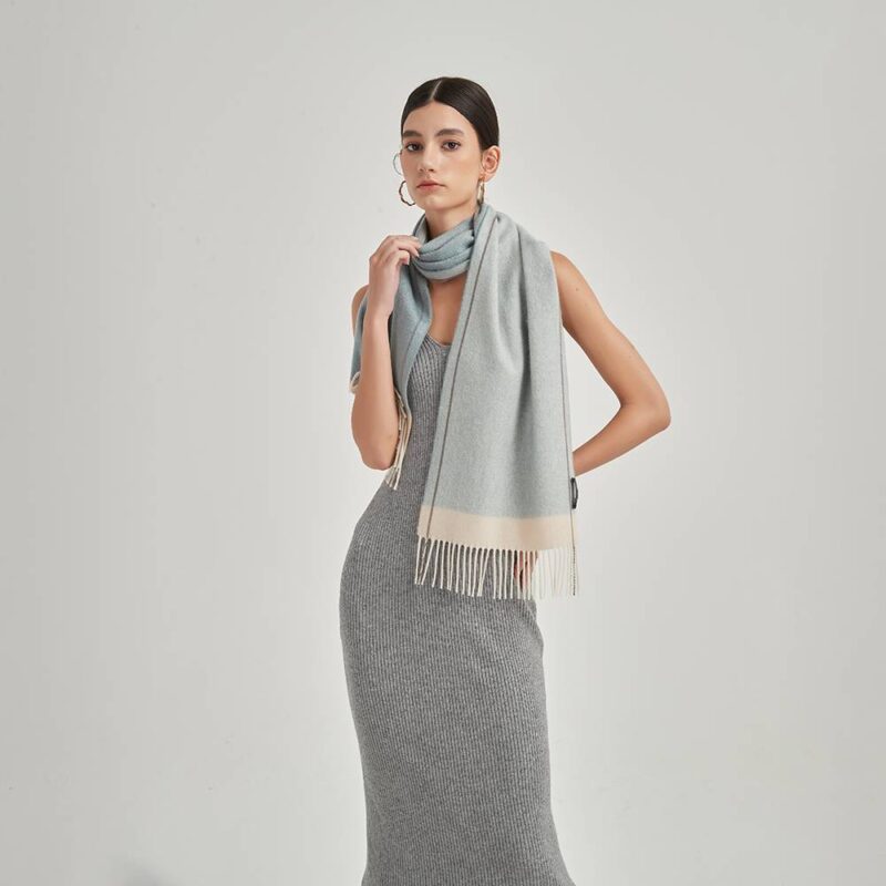 Écharpe réversible en cachemire Lyla – Image 2