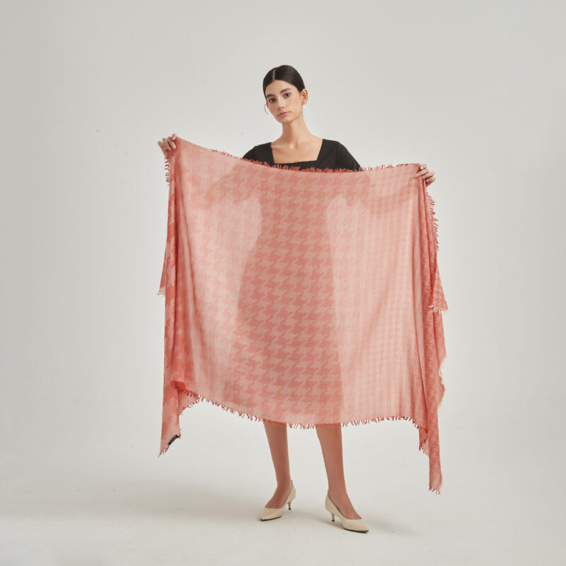 Écharpe en cachemire Lek Featherlight – Image 2