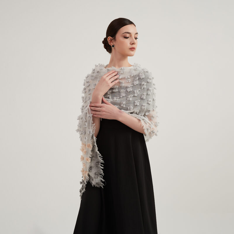 Sciarpa avvolgente Deena in lana leggera come una piuma - immagine 4