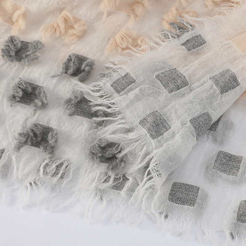 Sciarpa avvolgente Deena in lana leggera come una piuma - immagine 6