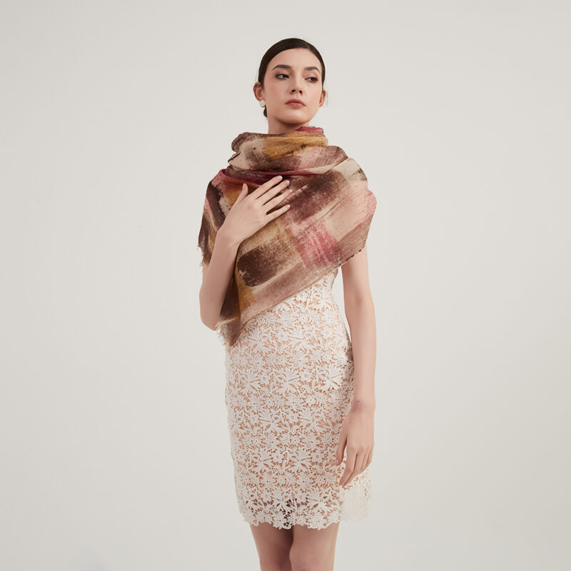 Echarpe en cachemire Kaela Featherlight – Image 5