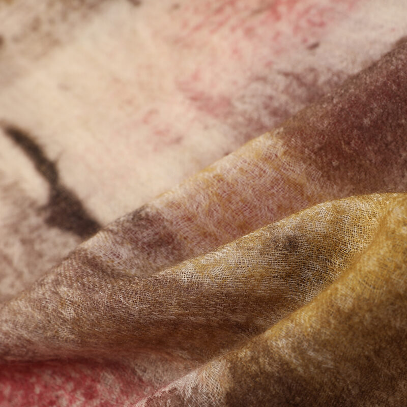 Echarpe en cachemire Kaela Featherlight – Image 7