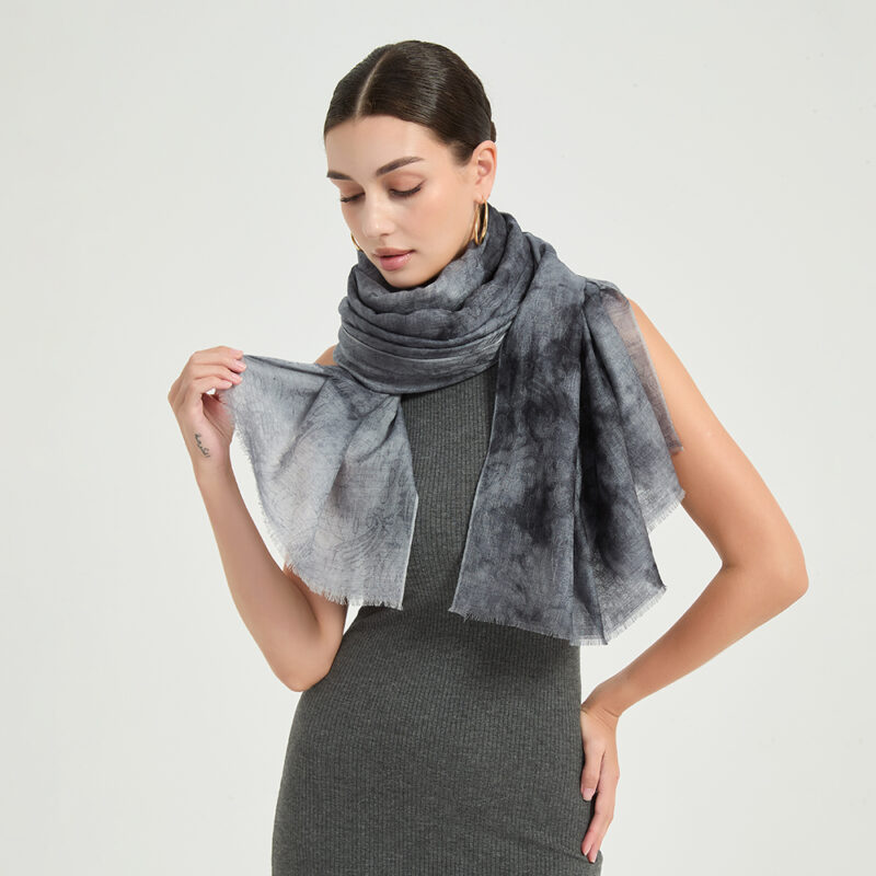 Sciarpa avvolgente in lana d'agnello Elia Featherlight - Grigio scuro - immagine 4