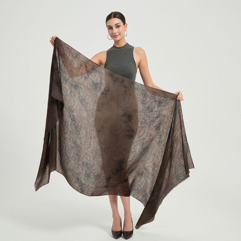 Elia Featherlight Lambswool Scarf Wrap - Dark Brown (écharpe en laine d'agneau) – Image 2