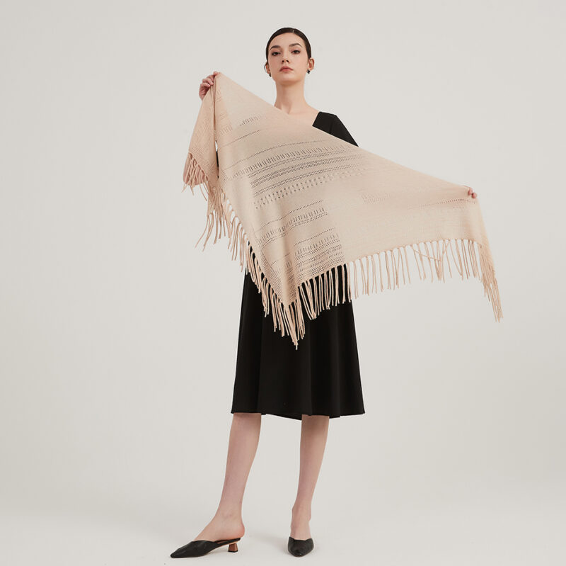 Écharpe en cachemire Callie Triangle – Image 2