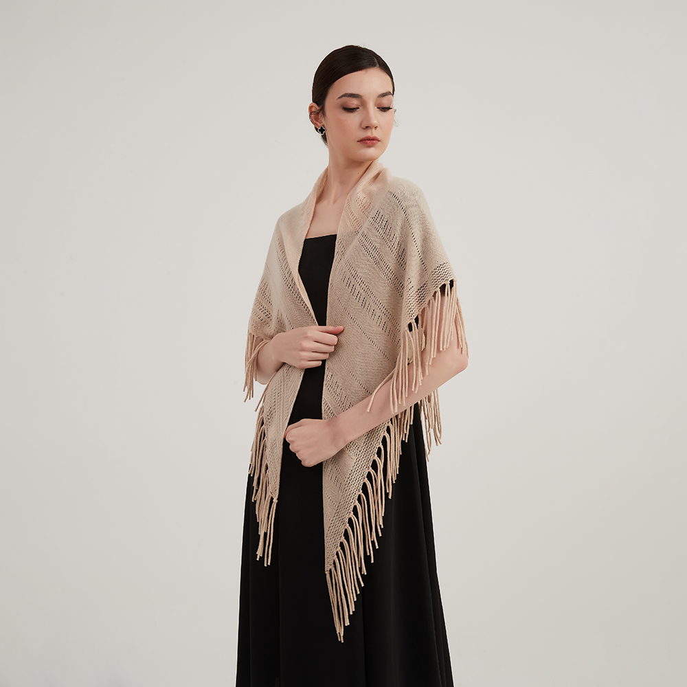 callie 470 Écharpe en cachemire Callie Triangle – Image 1