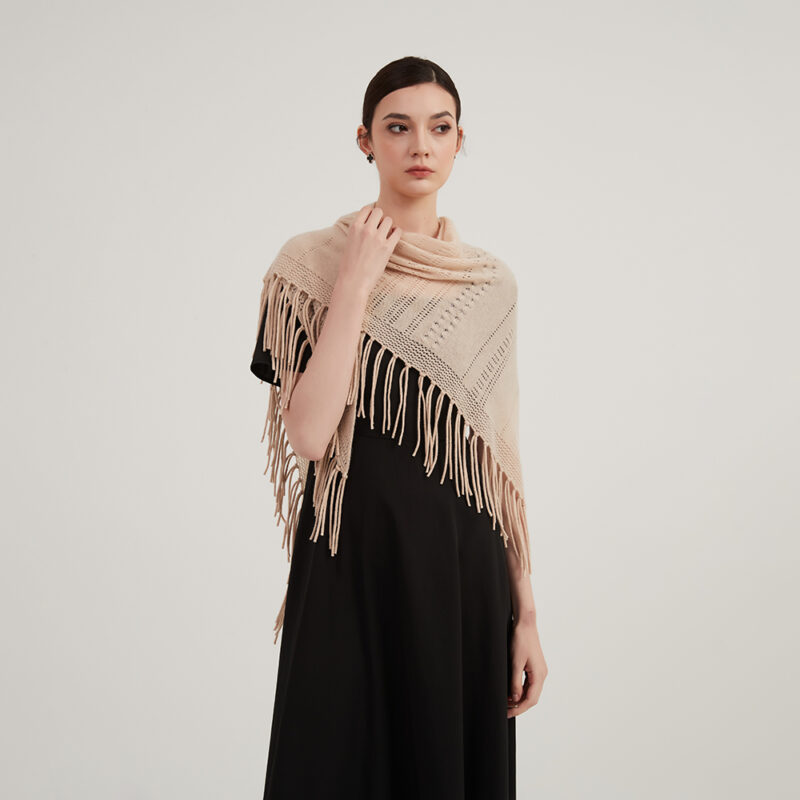 Écharpe en cachemire Callie Triangle – Image 3