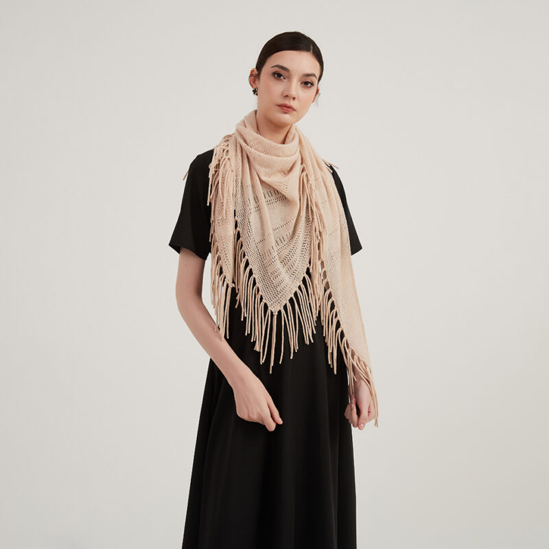 Écharpe en cachemire Callie Triangle – Image 4