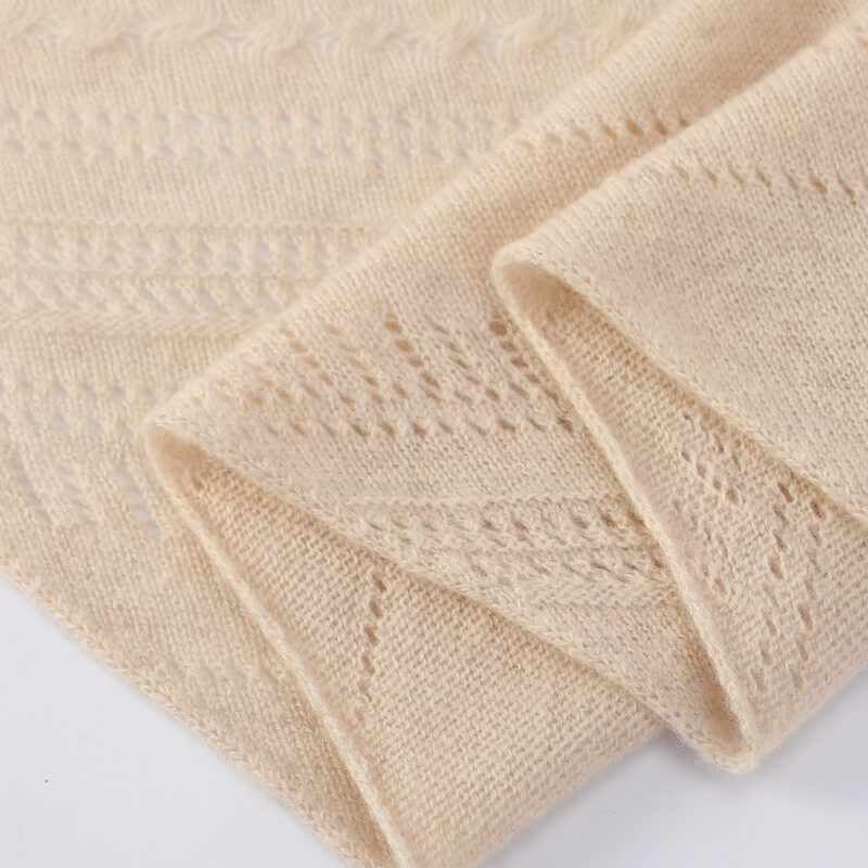 Écharpe en cachemire Callie Triangle – Image 8