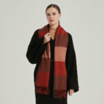 Écharpe en cachemire à carreaux Anya