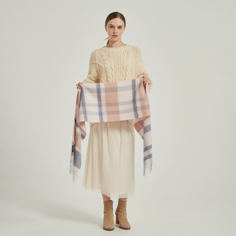 Écharpe en cachemire à carreaux Cora – Image 2