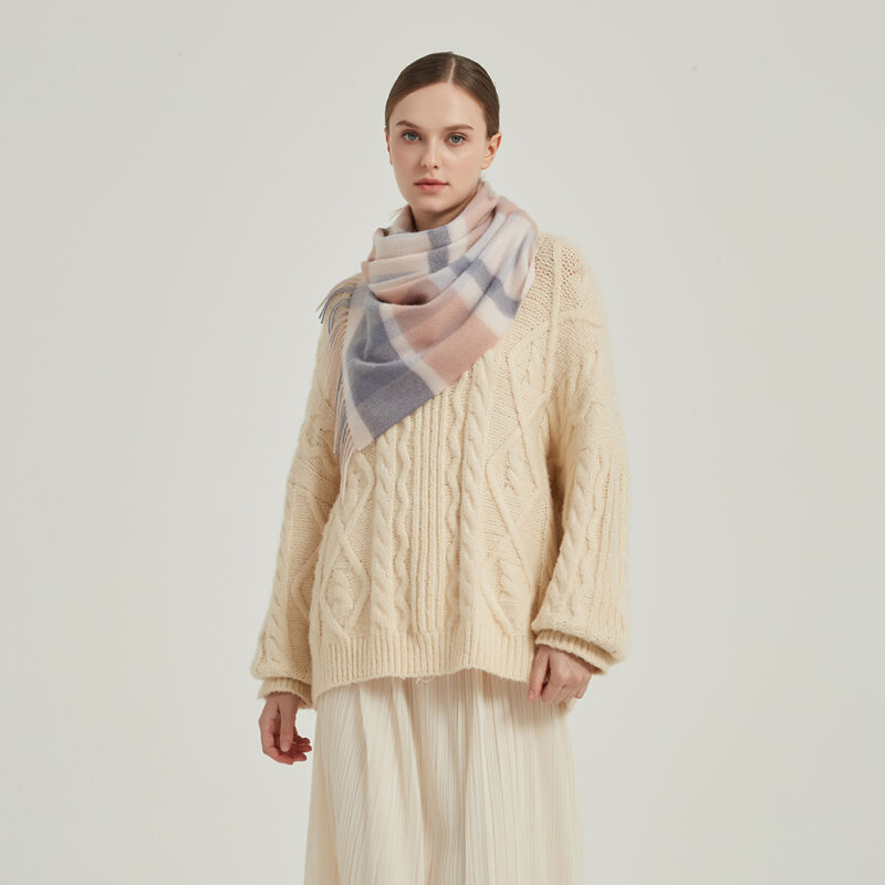 Écharpe en cachemire à carreaux Cora – Image 4