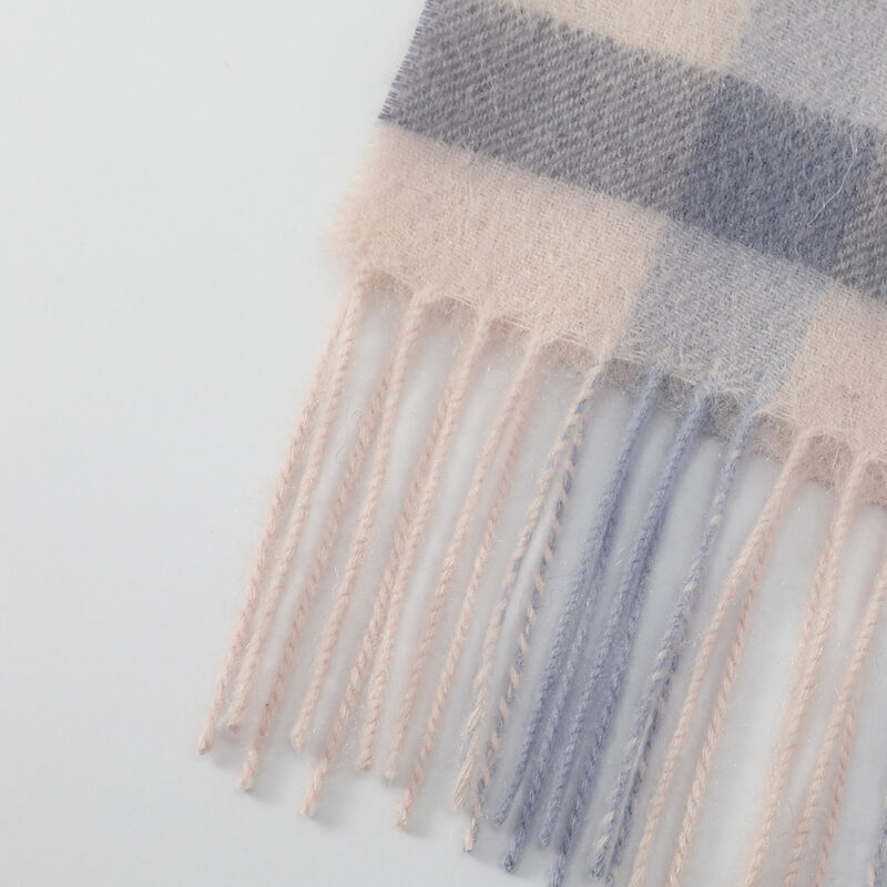 Écharpe en cachemire à carreaux Cora – Image 7