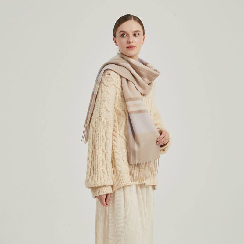 Sciarpa in cashmere a quadri Delia - immagine 4