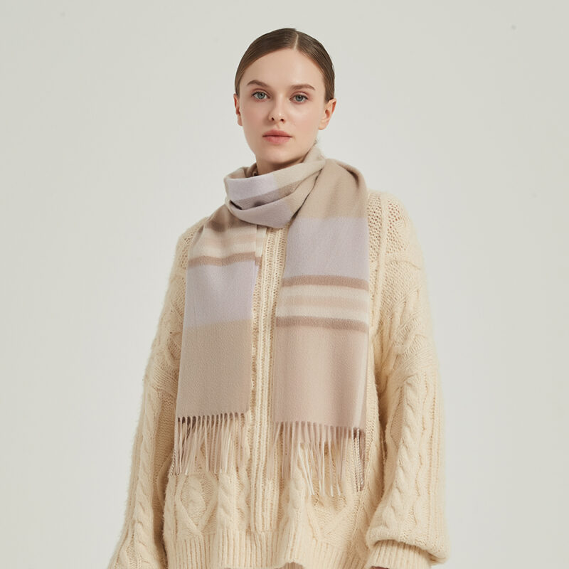 Sciarpa in cashmere a quadri Delia - immagine 3