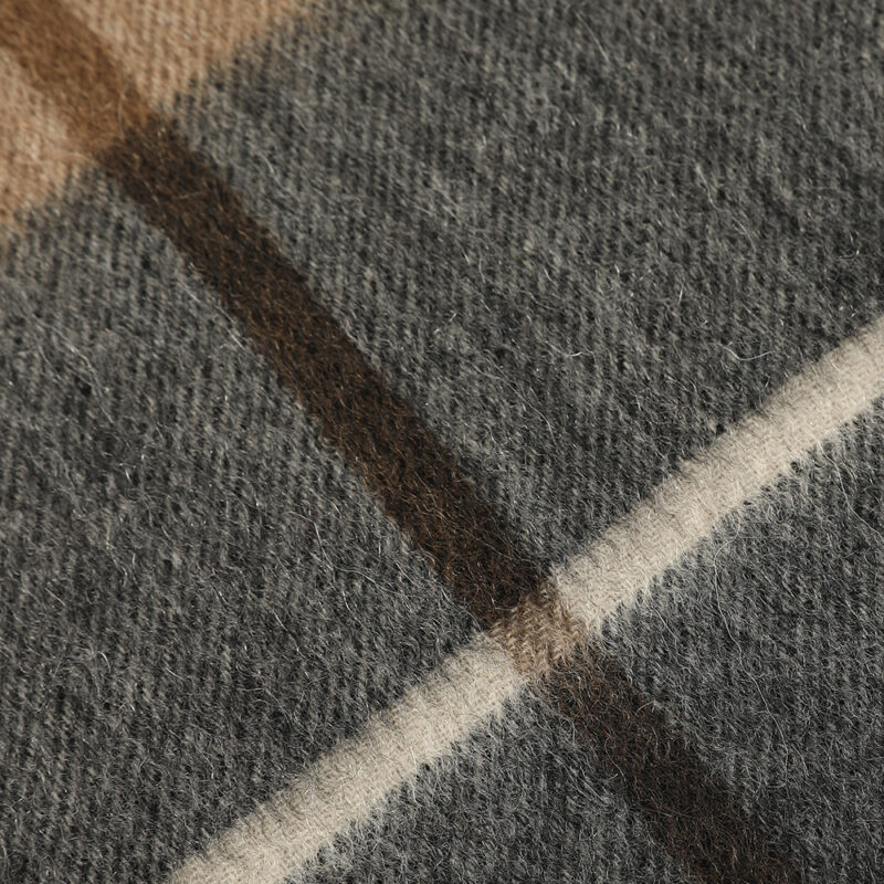 Echarpe en cachemire à carreaux Elsa – Image 5