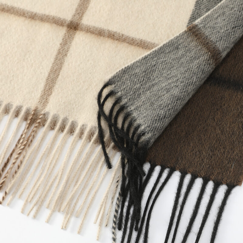 Echarpe en cachemire à carreaux Elsa – Image 6