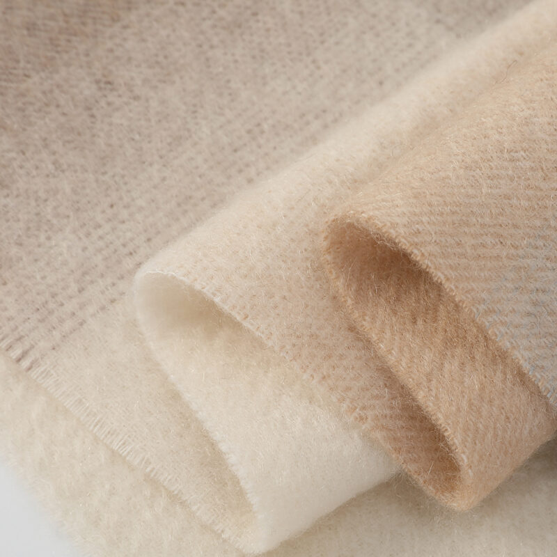 Écharpe en cachemire à carreaux Jona – Image 7