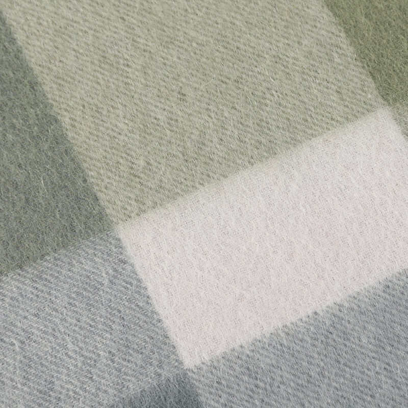 Écharpe en cachemire à carreaux Zoya – Image 4