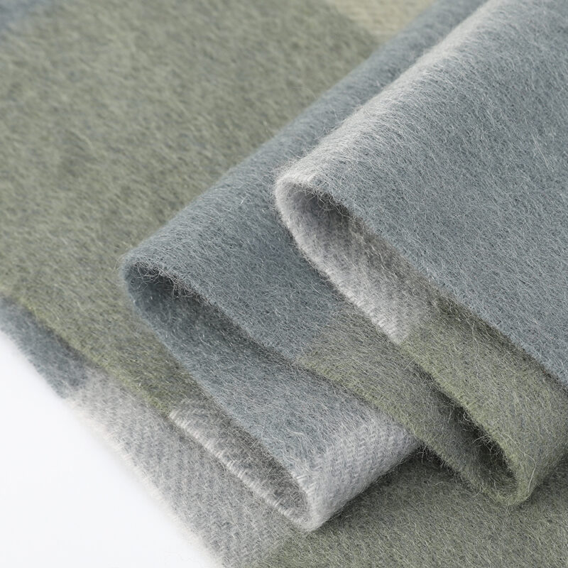 Écharpe en cachemire à carreaux Zoya – Image 6