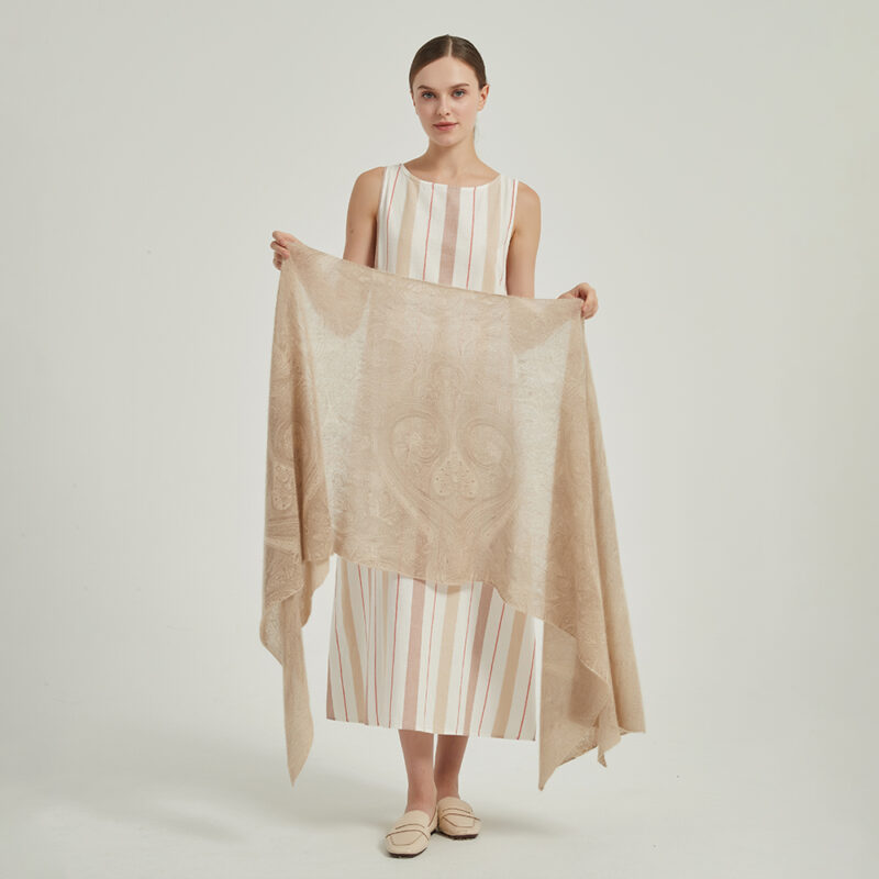 Écharpe en cachemire Dana Cloudlight - Beige – Image 2