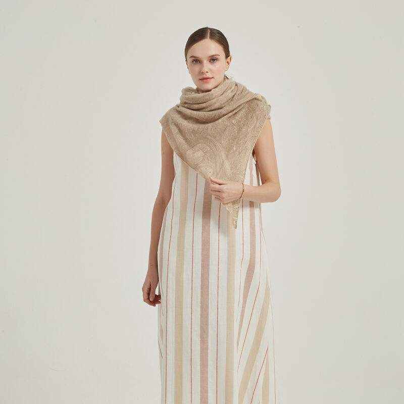 Écharpe en cachemire Dana Cloudlight - Beige – Image 4