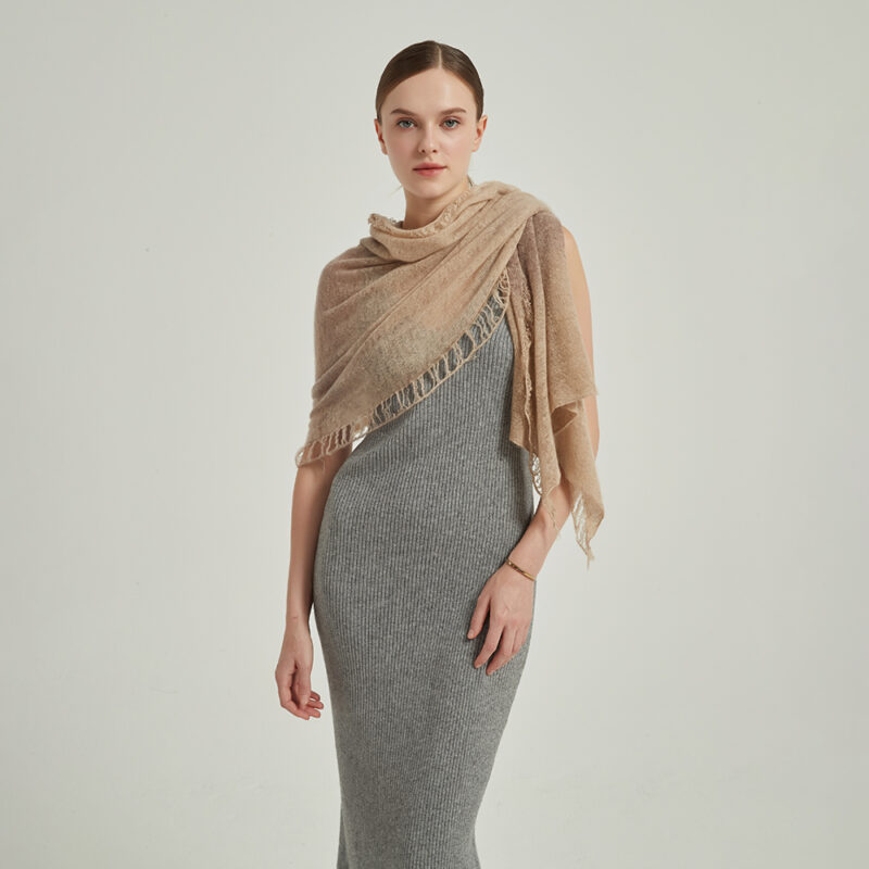 Sciarpa avvolgente in cashmere Eileen Cloudlight - Beige - immagine 4