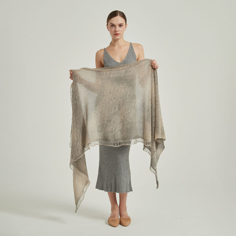 Eileen Écharpe en cachemire Cloudlight - Taupe – Image 2