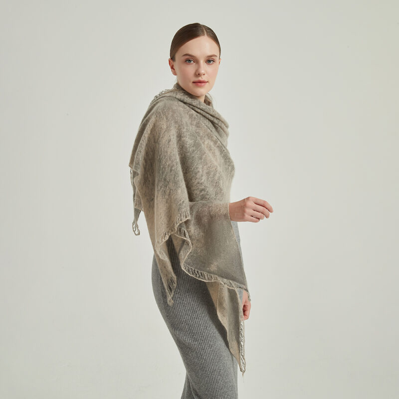 Eileen Écharpe en cachemire Cloudlight - Taupe – Image 3